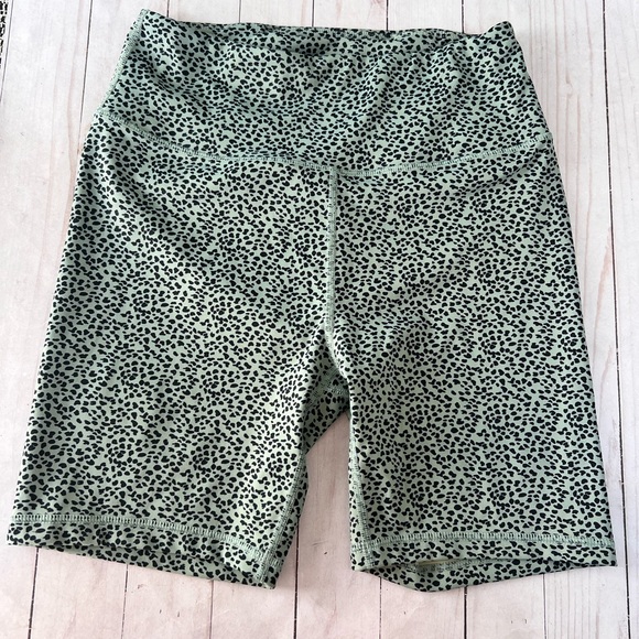 Leopard Mint Dot Workout Biker Shorts Women Medium Hidden Pockets - Picture 1 of 10